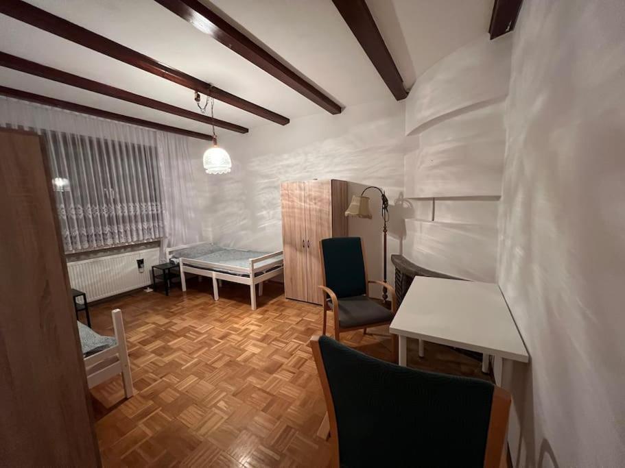 Apartamento Flughafennahe zentrale voll möblierte Wohlfühlatmosphäre Erdgeschoss Duisburg Exterior foto